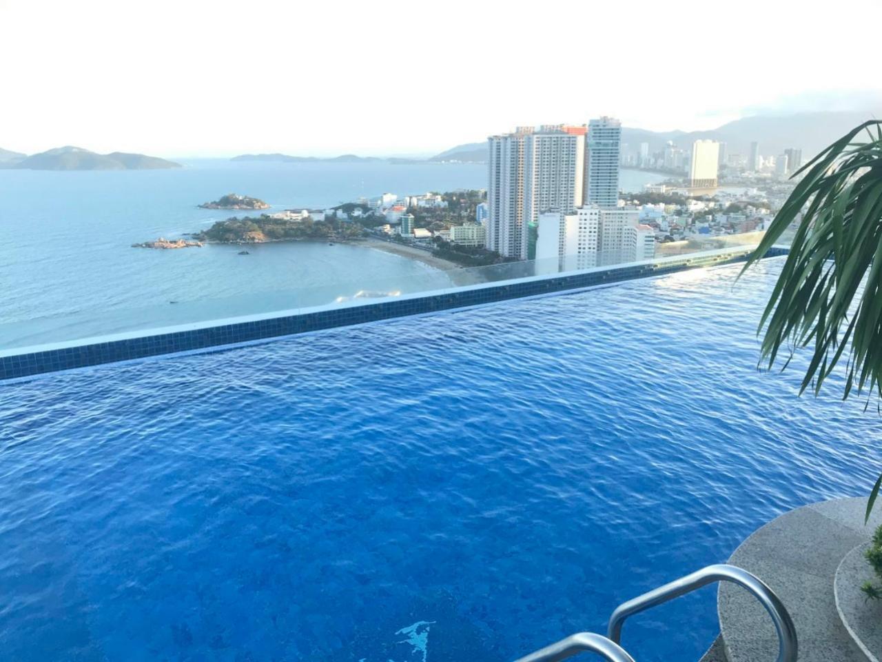 Beachfront Scenia Bay Apartment Nha Trang Rum bild